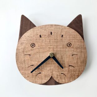ハンドメイドの猫の壁掛け時計