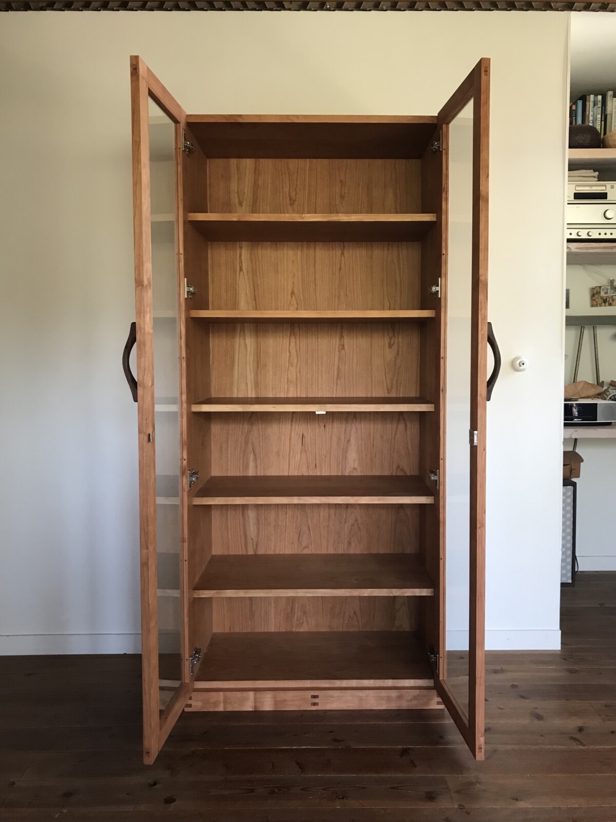 チェリーの両開き扉付きの本棚 | WOOD STUDIO KUZE'S