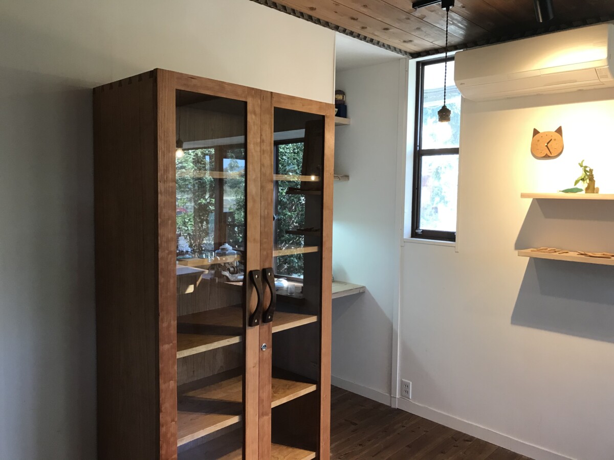 チェリーの両開き扉付きの本棚 | WOOD STUDIO KUZE'S