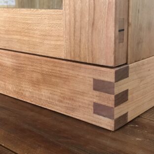 両開き扉の本棚　台輪（台座）の制作