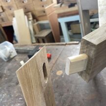 折れてしまった椅子の脚を新たに作り直して修理させていただきました【後編】